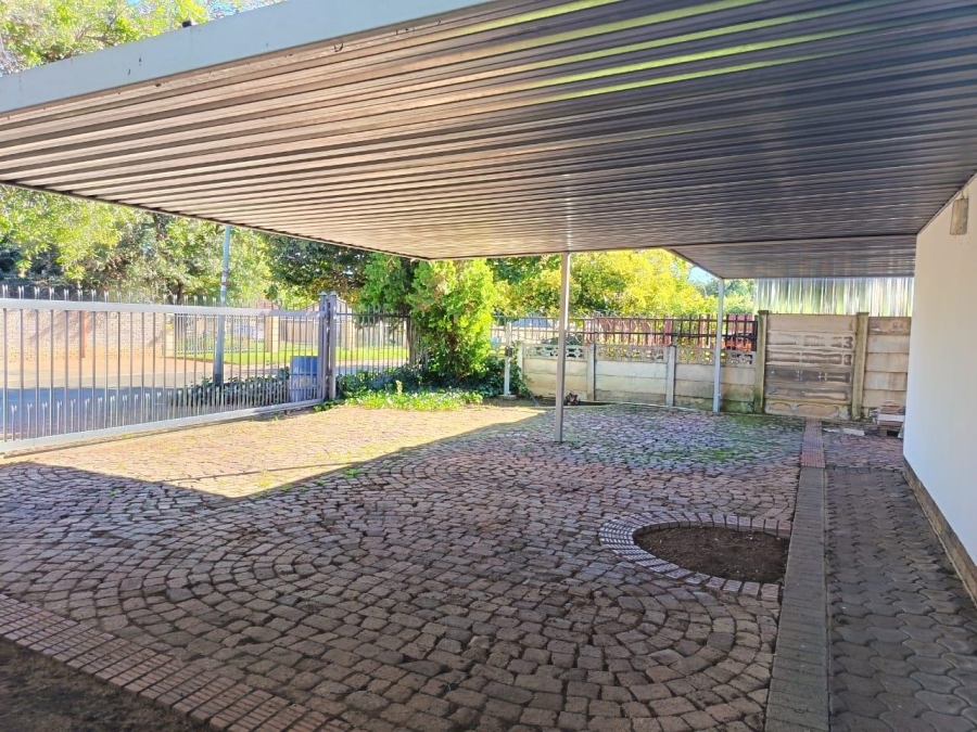 5 Bedroom Property for Sale in Universitas Ridge Free State